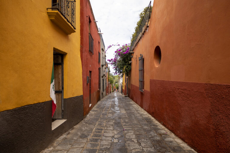 travel to mexico with travel agency